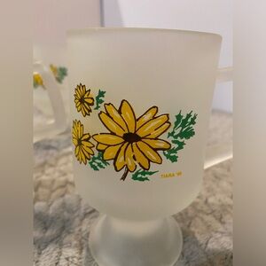 Vintage Yellow Flower Frosted Glass Mug Vase 1986 Tiara